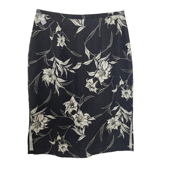 Hilo Hattie 100% Silk Knee-Length Skirt Size 6 Black White Floral Casual - Picture 1 of 9